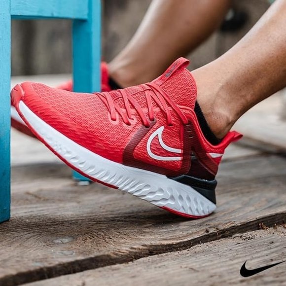 NIKE Men's Legend React Sneakers - Picture 3 of 4